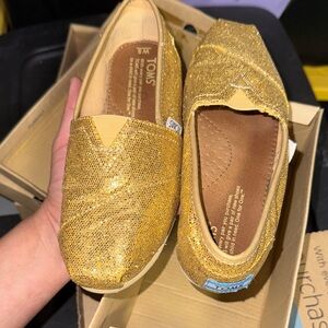 Toms Women's Glittering Gold Moccasins